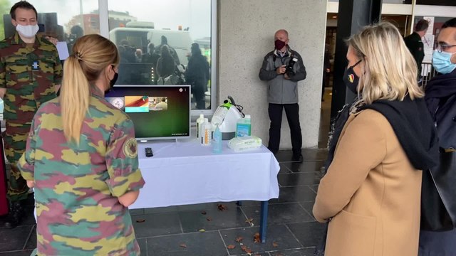 La ministre Ludivine Dedonder en visite à l’hôpital militaire de Neder-Over-Heembeek