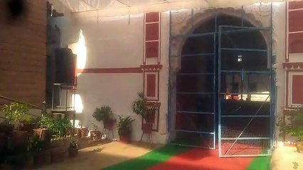 शादी का पांडाल नहीं यह मतदान बूथ है