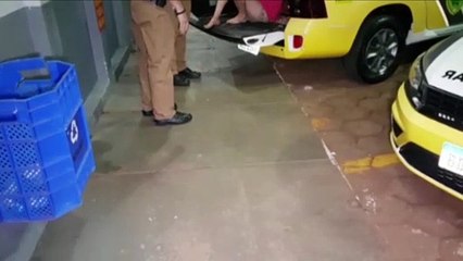 Mulher causa confusão no Guarujá e acaba presa pela Polícia Militar