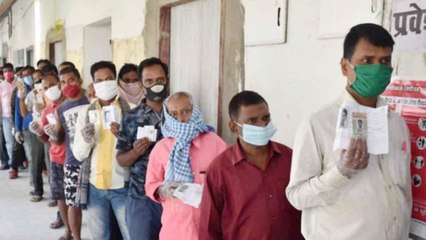 Bihar Election: Crowd at voting centers during corona