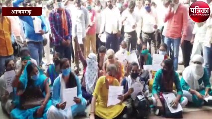 अगर नहीं मिली नौकरी तो युवा नहीं मनाएंगे दीपावली, डीएम कार्यालय के सामने लिया संकल्प