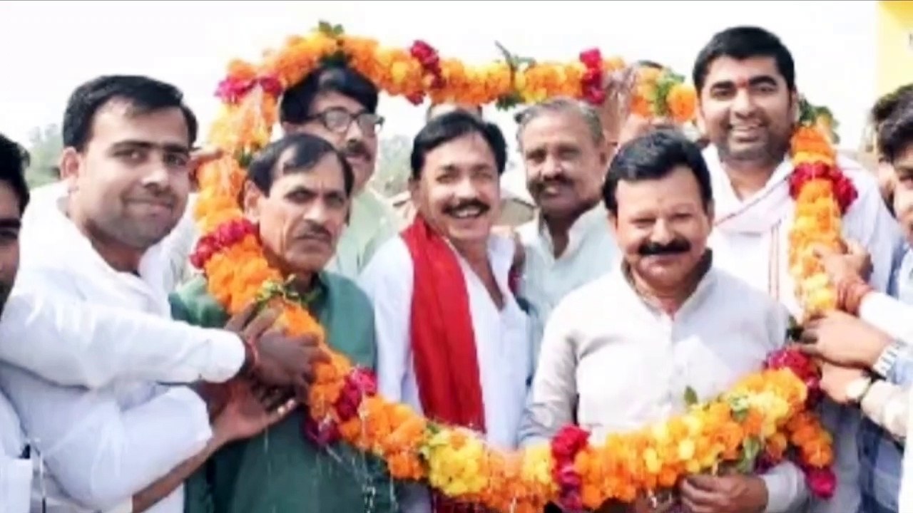 भरथना में साइकिल यात्रा के द्वारा सपा नेता ने ग्रामीणों को किया जागरूक