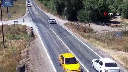 4 aracın birbirine girdiği düğün konvoyundaki kaza kamerada