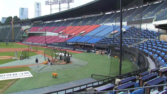 프로야구 PS 관중 50%까지 확대...확진 나와도 진행 / YTN