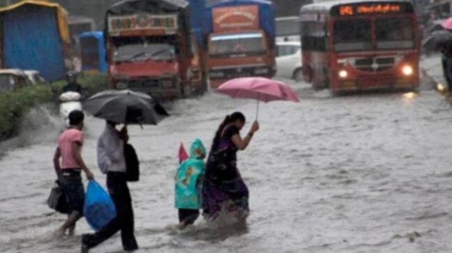 Heavy rains lash Chennai, waterlogging in parts of city
