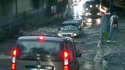 Bayrampaşa Alt Geçidini Su Bastı