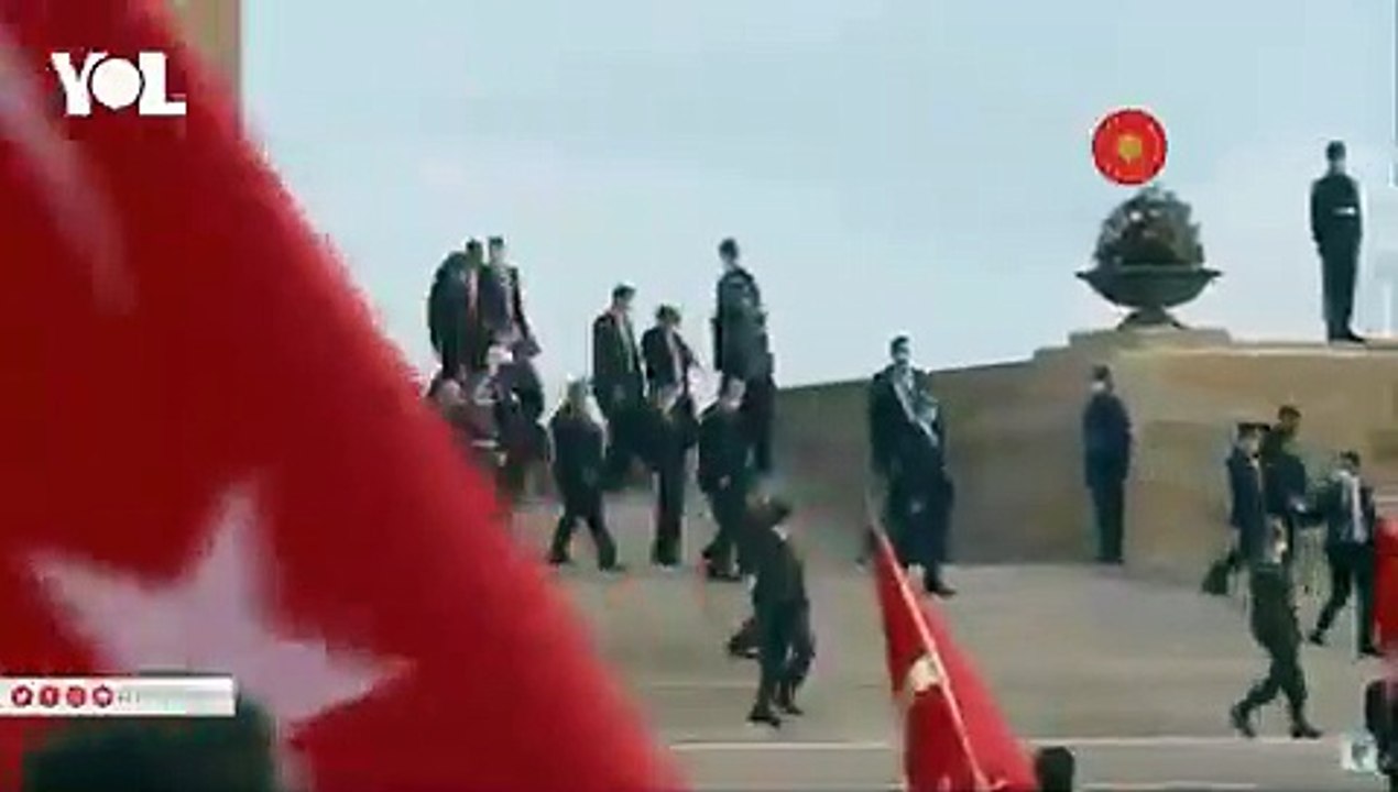 Anıtkabir’de yine Erdoğan sloganları; "Seni seviyoruz Reis"