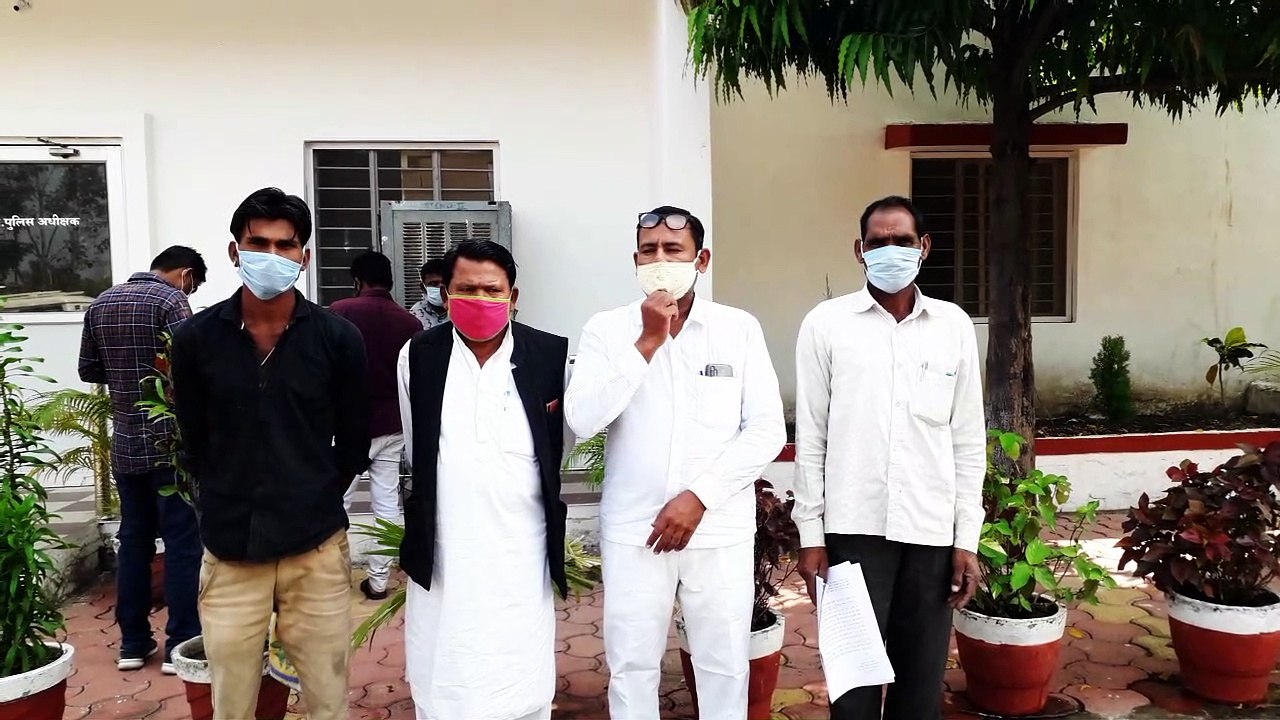 शाजापुर समाजिक नेता राधेश्याम मालवीय एवं मनोहर सिंह कटारिया ने एसपी को सौंपा ज्ञापन