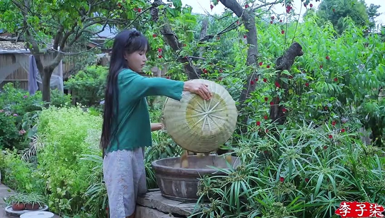 You wouldn’t expect that today’s video is called  The Life of Potato ! 你们都没想到这期的视频标题会叫“土豆的一生”吧！