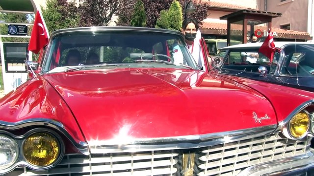 Başkent’te klasik otomobillerden “29 Ekim Cumhuriyet Bayramı” konvoyu