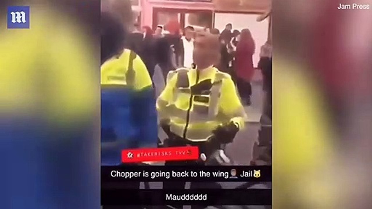 Man punches female Met Police officer in broad daylight attack
