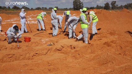 انتشال 12 جثة من مقابر جماعية في غرب ليبيا