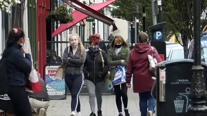 Las ciudades de los antepasados europeos de Trump y Biden también viven la elección