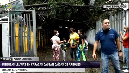 Скачать видео: Intensas lluvias generan estragos en la capital - Caracas - VPItv