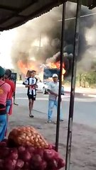 Una camioneta fue consumida por el fuego en avenida Castelli y España