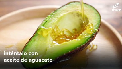 Prepara aceite de aguacate para tener pestañas largas