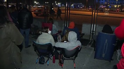 Biden destekçileri Wilmington’daki seçim merkezi önünde toplandılar - DELAWARE