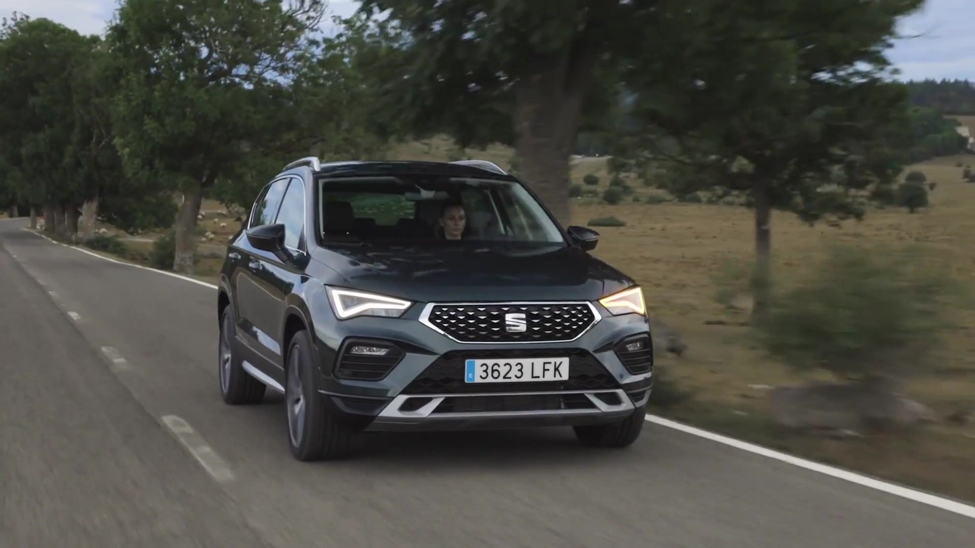 SEAT Ateca Xperience in Dark Camouflage Driving Video - video Dailymotion