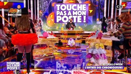 Kelly Vedovelli fait sensation avec son costume sexy de Halloween dans "Touche pas à mon poste" sur C8.