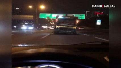 Çöp kamyonu trafikte tehlike saçtı