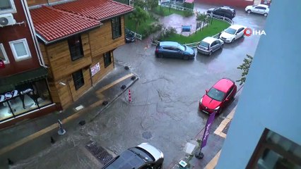 Tekirdağ’da şiddetli yağış...Caddeler göle döndü