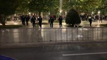 Detenidos y quema de contenedores en protesta 'negacionista' en Bilbao