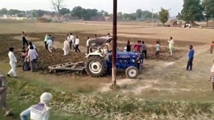 ग्राम कठौतिया में पुलिस के सामने जमकर हुई मारपीट पुलिस देखती रही तमाशा