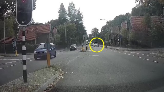 Un automobiliste renverse volontairement un cycliste