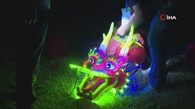 Led ışıklı yeni nesil uçurtmalar gökyüzünü renklendirdi