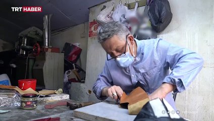 Büyük ayakkabılara büyük emek harcayan usta