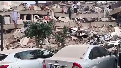 İzmir'de binalar çöktü! İşte ilk görüntüler