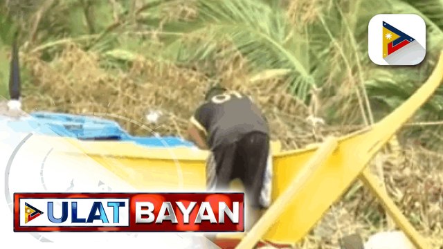 Lokal na pamahalaan ng Naujan, Oriental Mindoro, patuloy na nakabantay sa bagyong #RollyPH; Ilang residente abala pa rin sa paghahanap ng mga gamit na natabunan ng nagdaang bagyo
