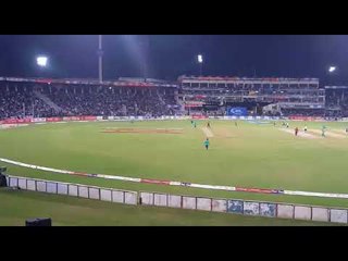 Pak vs World XI K Darmian Qadafi Stadium K Andar K Manazir Aur Tamashaion Ka Josh...