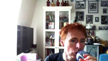 Wiwi égratigne "chanter la la la"