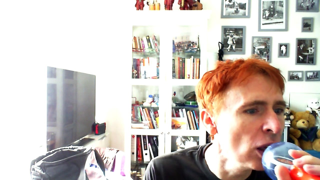 Wiwi égratigne "long way to go"