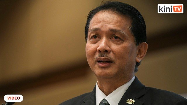 KKM sedang pujuk penduduk Pulau Omadal untuk dibawa ke pusat kuarantin