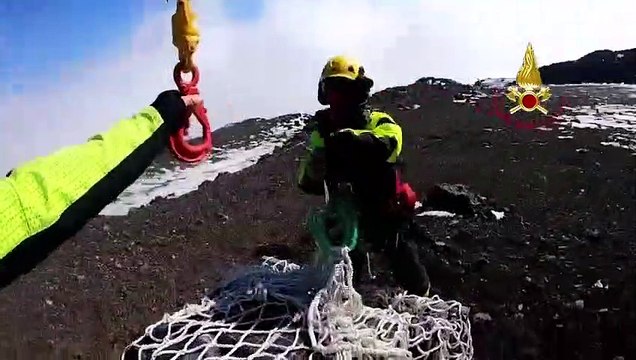 Catania - Vigili del Fuoco recuperano Stazione Multiparametrica sull’Etna (30.10.20)