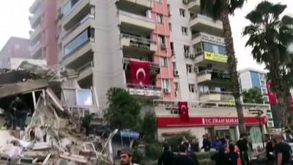 İzmir'de şiddetli deprem! Binalar yıkıldı