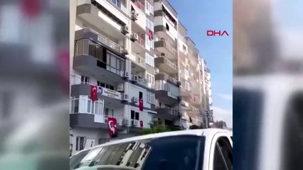 İzmir depreminde binanın çökme anı kamerada