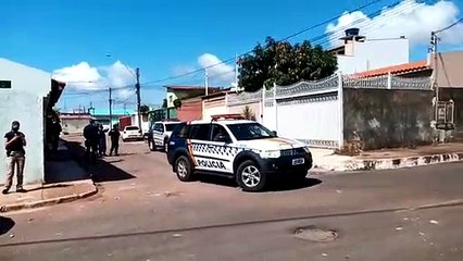 Homens que invadiram casa no Gama se entregam à polícia