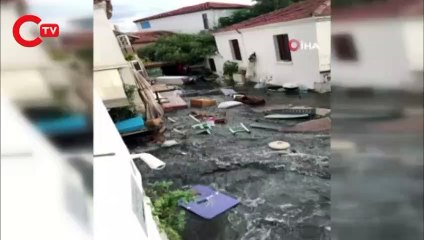 Deprem sonrası taşan sular önüne aldığını götürdü