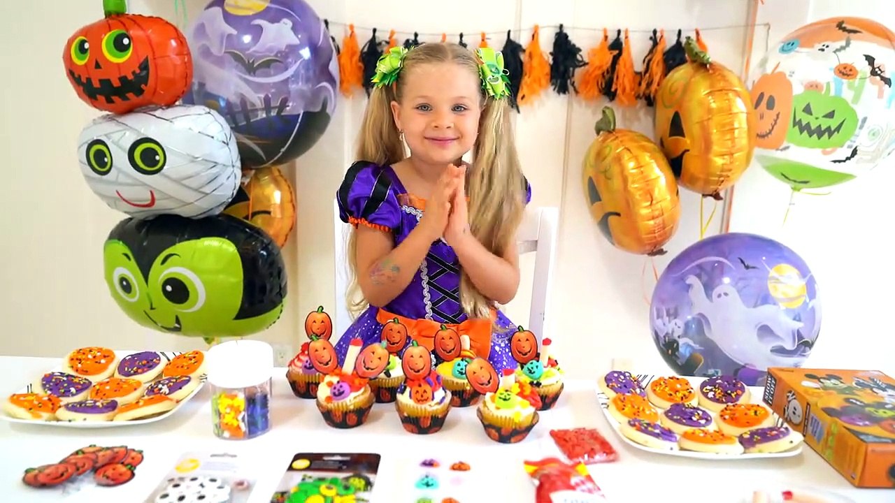 Diana and Roma goes Trick or Treating for Halloween with Candy Haul