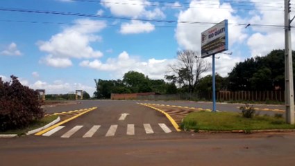 Vítima é socorrida após sofrer queda em pedreira na Estrada Rio da Paz