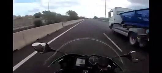 Última temeridad sobre dos ruedas: sufre un accidente mientras se graba en Tenerife