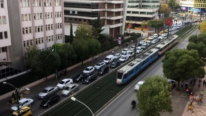 Ambulansın trafikte imtihanı kamerada