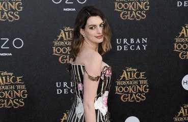 Anne Hathaway: I didn't tell anyone I was pregnant