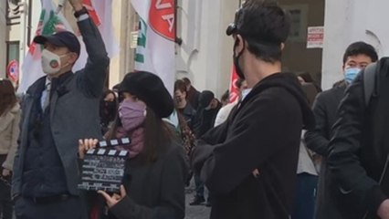 Los artistas italianos avisan en las calles de la "muerte" del espectáculo