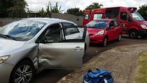 Homem é socorrido após colisão entre carros no Bairro Coqueiral
