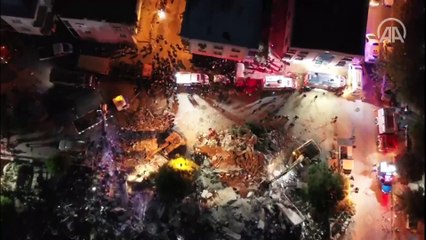 Bayraklı'da arama kurtarma çalışmaları devam ediyor