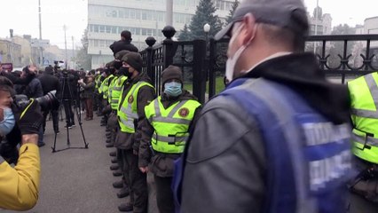 Menesztené az alkotmánybírákat az ukrán elnök